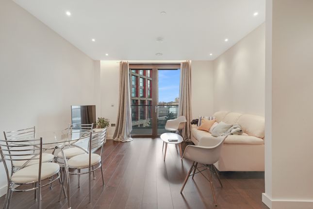 Flat to rent in Haines House, The Residence, Nine Elms