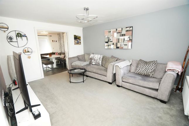136, Collingwood Way, Bolton photo 4