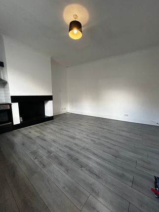 59 Carlinghow Lane, Batley photo 4