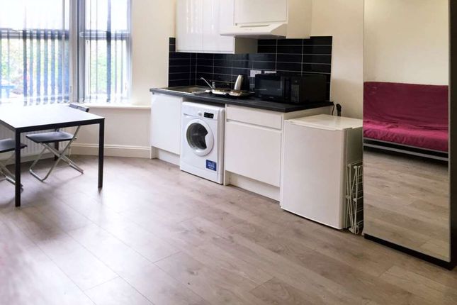 Room 1, Kirchen Road, London photo 2