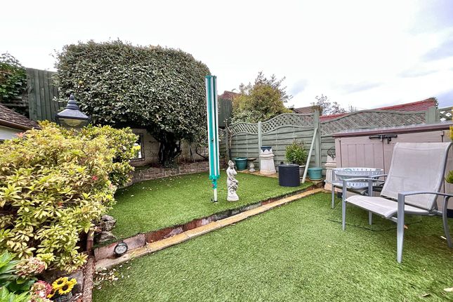 215 Birches Head Road, Stoke-On-Trent photo 4