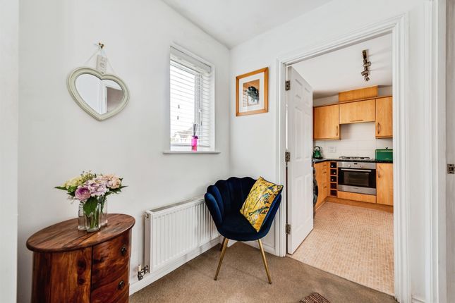 Flat 1, 36, Piernik Close, Swindon photo 4