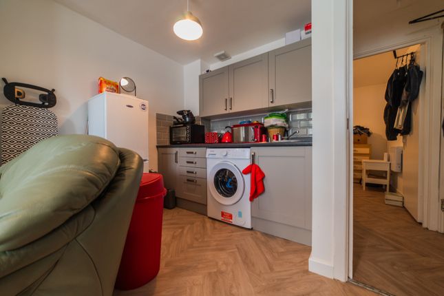 21, Fairoak Road, Cardiff photo 4