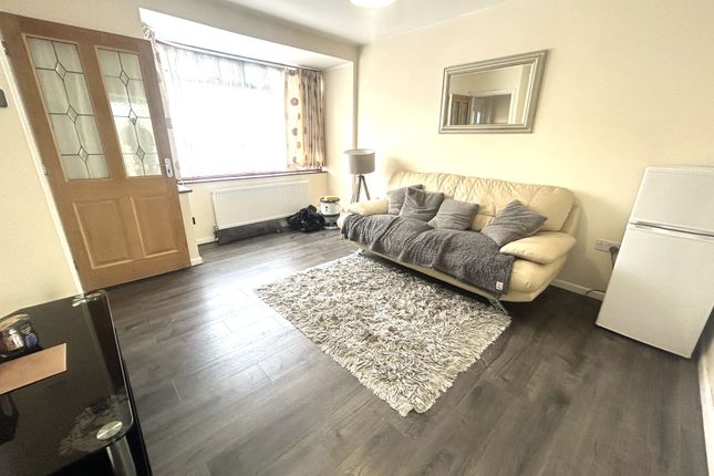 391 Eastcote Lane, Harrow photo 2