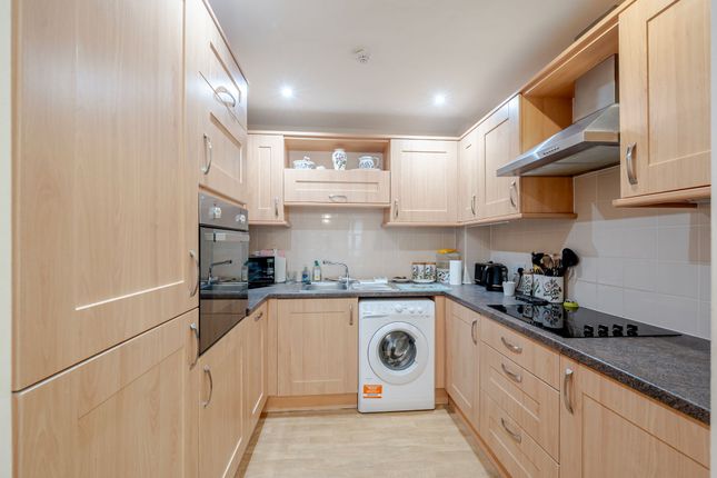 13 Martin Grange, Harrogate photo 2