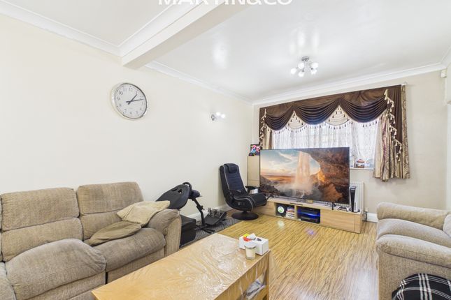11, Brands Road, Slough photo 3