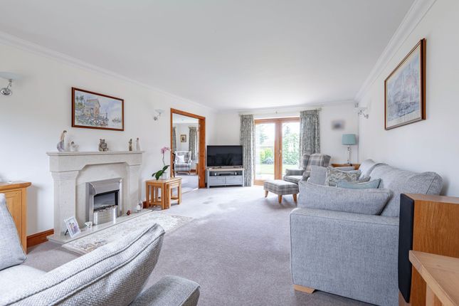 6 Oaklands Drive, Great Yarmouth photo 3