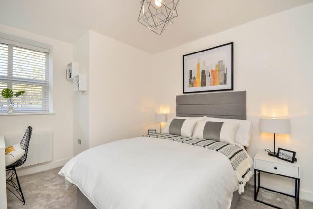 Thumbnail Flat for sale in Coburg Road, London