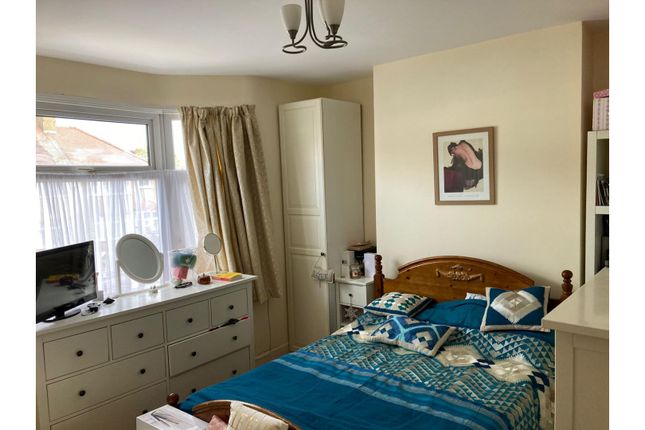End terrace house for sale in Faversham Avenue, Enfield