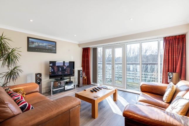 Flat for sale in Creswell Drive, Park Langley, Beckenham