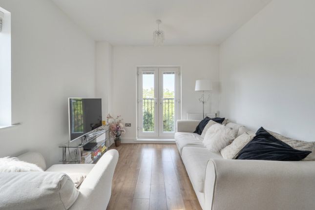 1 Lotus Close, Chigwell photo 4