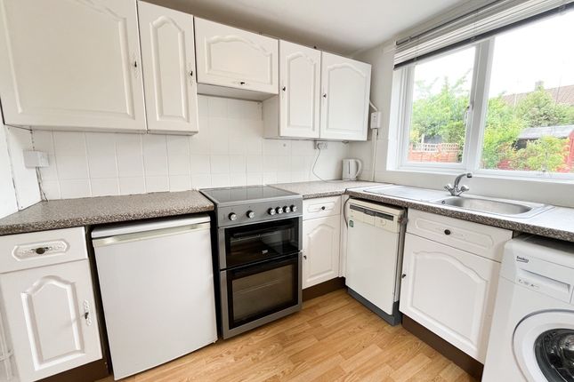 Bullbrook Drive, Bracknell photo 5