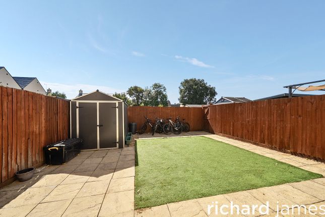 7, Winchcombe Gardens, South Cerney photo 2