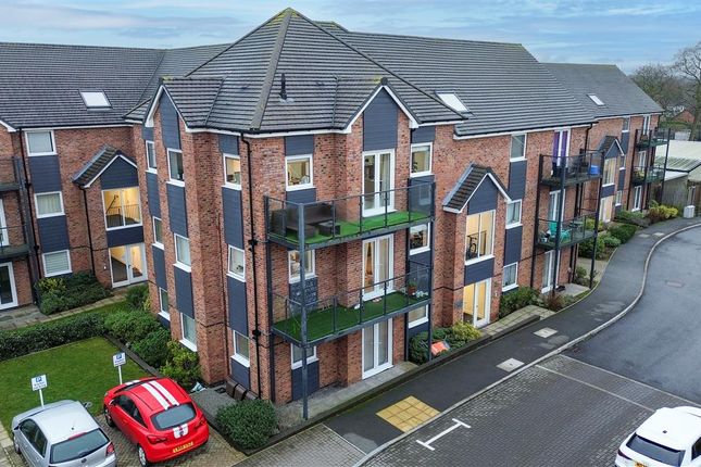 Thumbnail Flat to rent in Cadet Drive, Shirley, Solihull