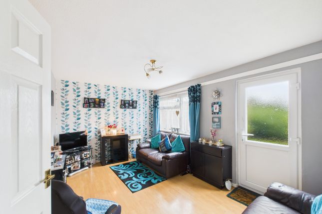 17, Pykestone Close, Hull photo 2