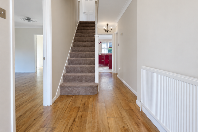 34, Martins Way, Peterborough photo 2