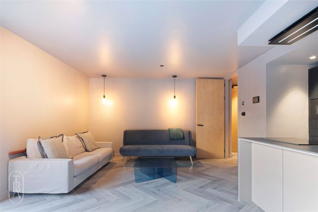 Flat for sale in Cremer Street, London