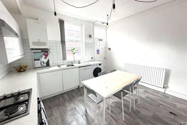 25, Hartley Crescent, Leeds photo 4