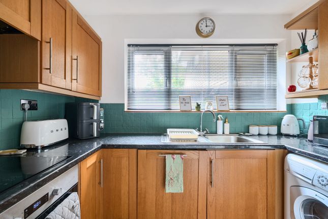 21, Proctor Gardens, Great Bookham photo 4