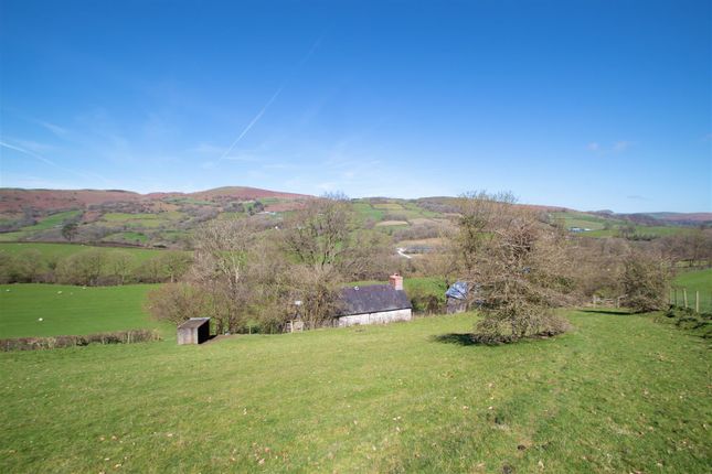 Thumbnail Country house for sale in Llanfaredd, Builth Wells