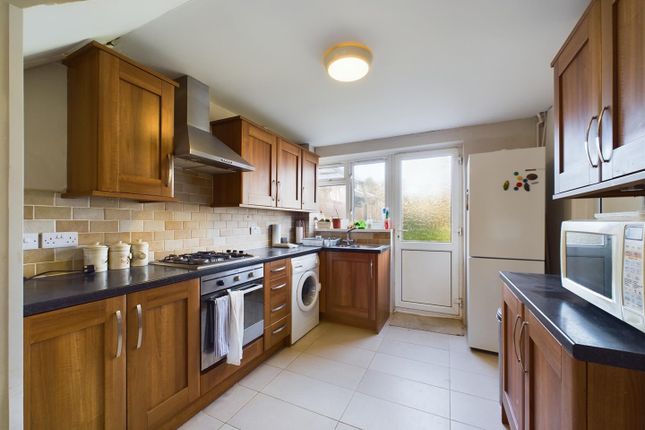 Baker Close, Crawley photo 4