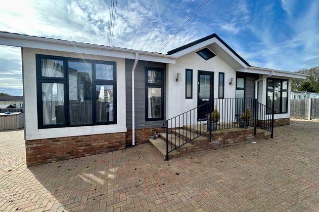 2-bed caravan on 4 Northside, Galley Hill, Waltham Abbey, £200,000
