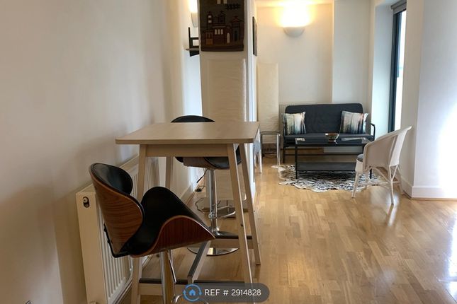 Flat, Goswell Road, London photo 2