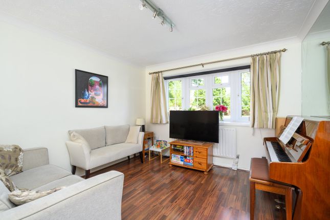 18, Colne Drive, Walton-on-Thames photo 4