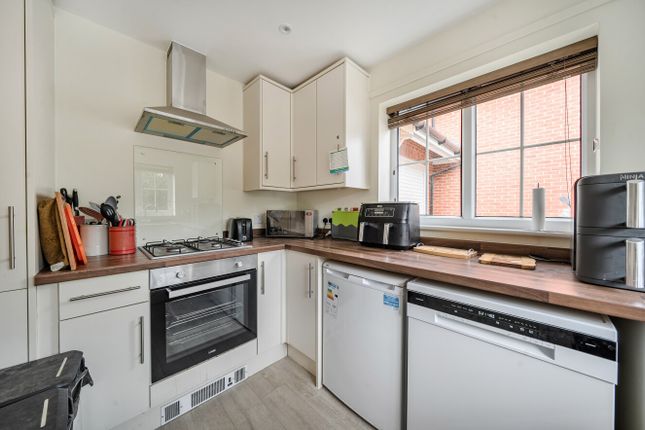 SNG SO, 43, Soper Crescent, Andover photo 2