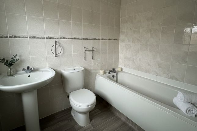 10, Stacey Road, Cardiff photo 4