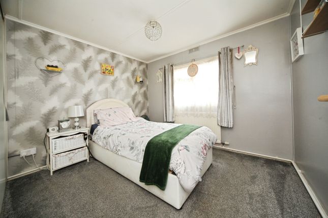 92, Whipsnade Park Homes, Dunstable photo 2