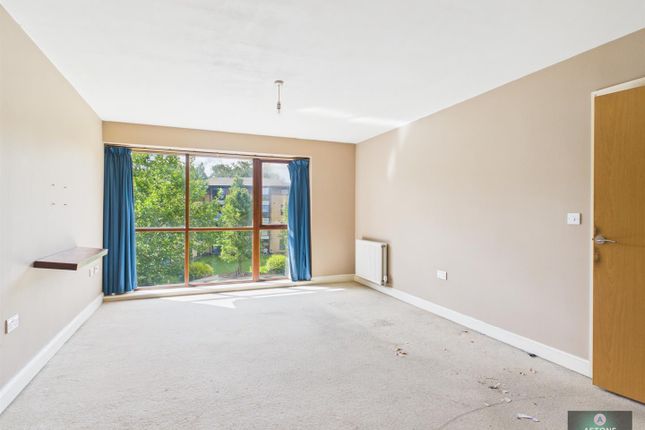 Flat 129, Nokes Court, Commonwealth Drive, Crawley photo 3