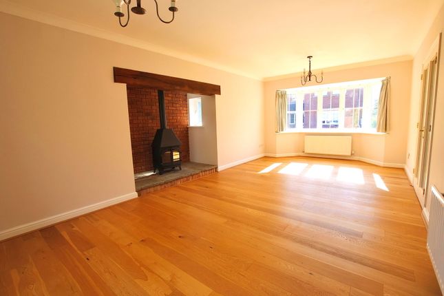 2, Pagnell Court, Northampton photo 3