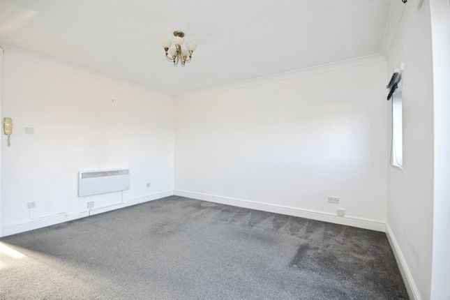 Flat 201, Mountbatten Court, Mountbatten Road, Braintree photo 3