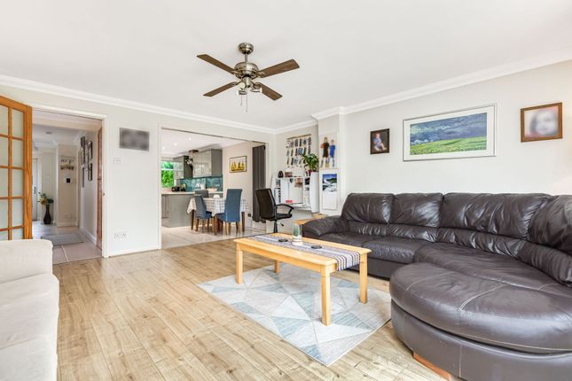 15 Hensley Close, Hitchin photo 3
