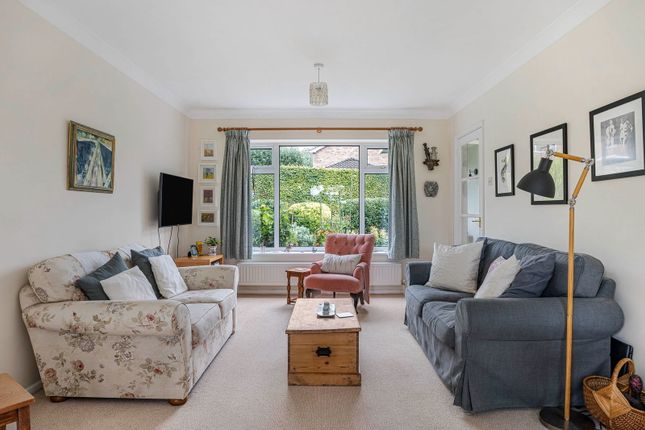37, West Down, Bookham photo 2