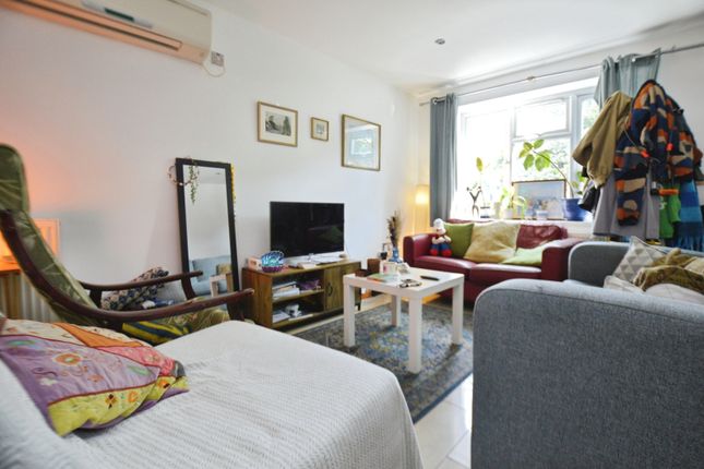 10, Nile Close, London photo 2