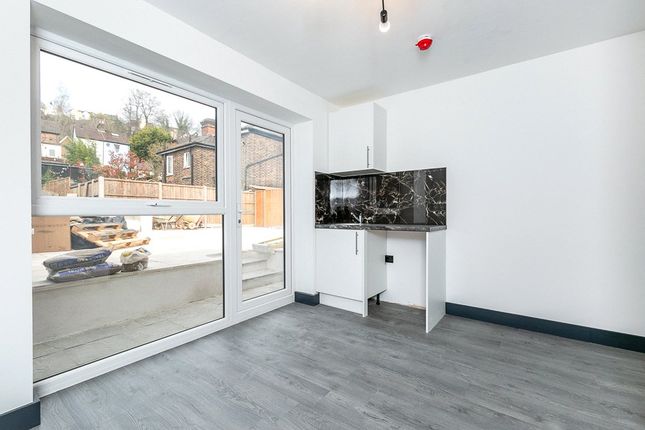 Room 4, Flat 1, 83a, Brighton Road, Surrey photo 3