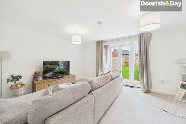 12 Orford Gardens, Stafford photo 2