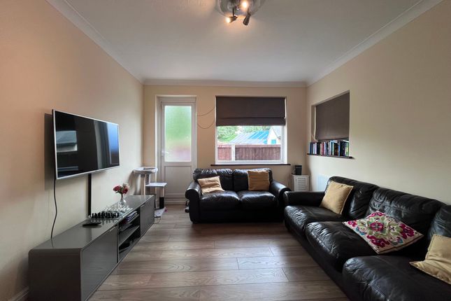 36, Squirrels Heath Road, Romford photo 4