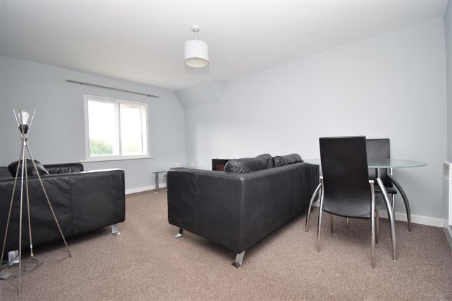 28, Bracken Green, Wakefield photo 4