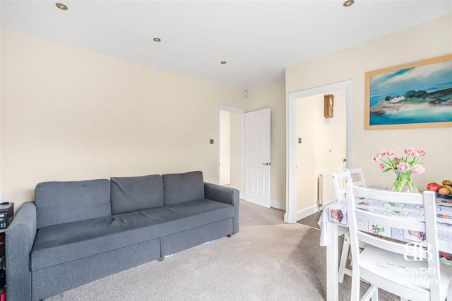 43 Derby Avenue, Upminster photo 3