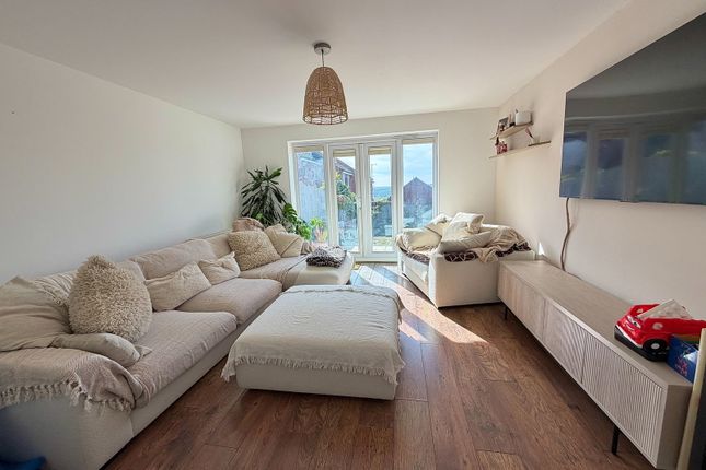 10, Meadowsweet Road, Northampton photo 2