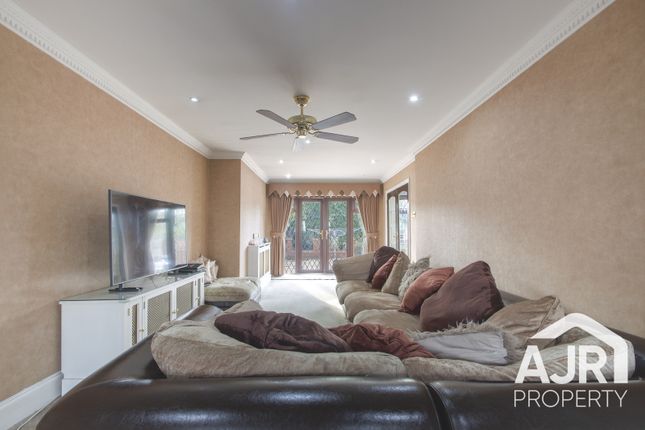 3 Heather Drive, Dartford photo 4