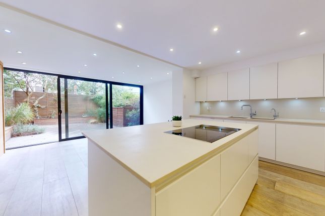 Town house for sale in Brocas Close, Belsize Park