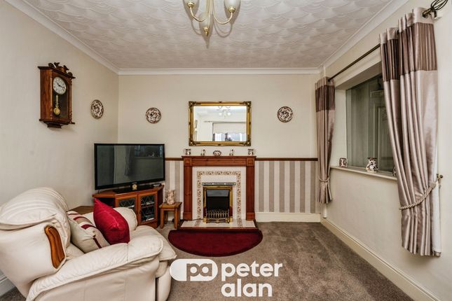 15, Woodland Park, Neath photo 4