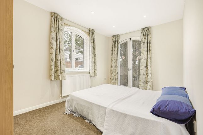 Flat Flat 9, The Courtyard, Lombard Street, Abingdon photo 3