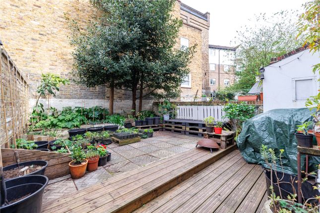 Flat for sale in Barclay Road, London