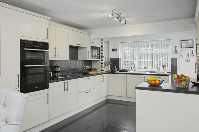1, Swan Avenue, Brigstock photo 2