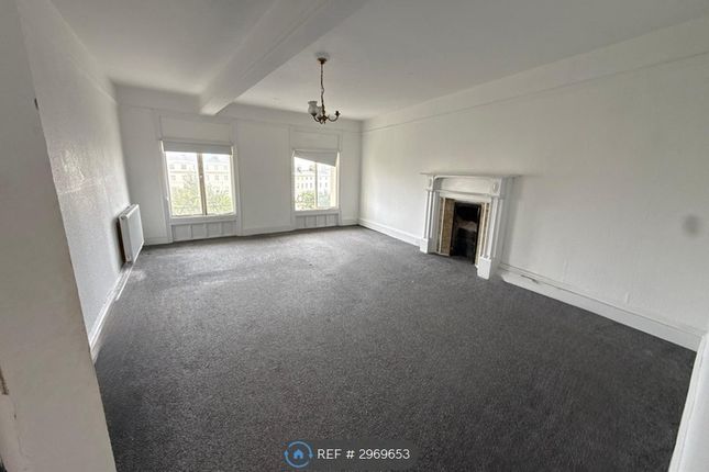 Flat, White Court Adelaide Crescent, Hove photo 4